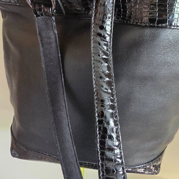 SAS Women's Leather Bag with Textured Handles - EUC - Picture 5 of 6